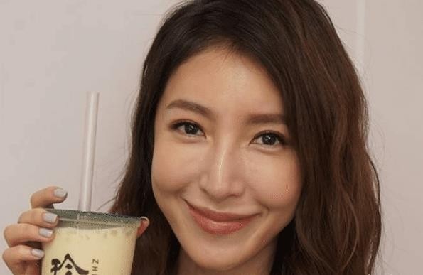 她没有科班出身的根基，照样是火爆的明星，如今为了婚姻很少拍戏