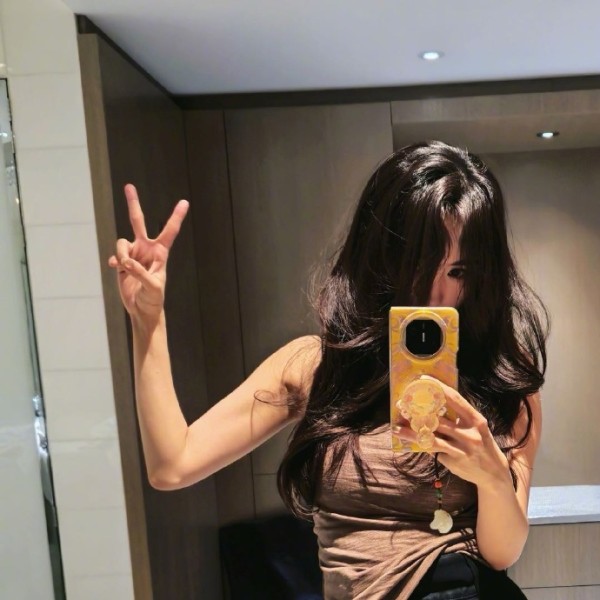欧阳娜娜冬装棚拍生图...