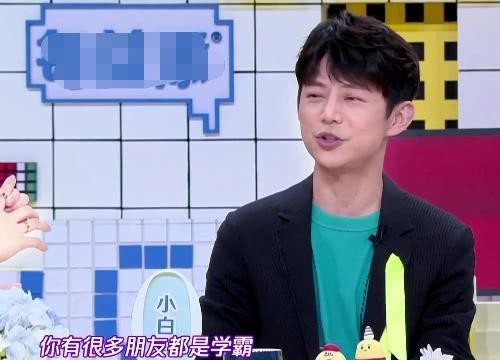 欧阳娜娜平时有多低调？上学时故意打扮邋遢，怕被同学认出是明星