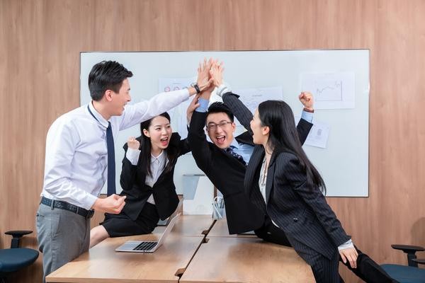 明星广告背后的消费心理：从社交认同到情感共鸣的成功密码 图2