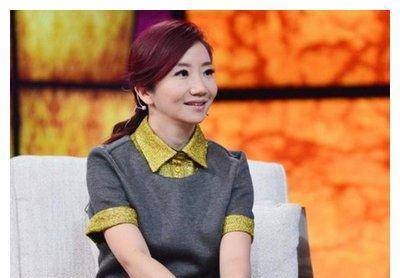 她是台主持界一姐，和丈夫结婚恩爱15年，给儿子取名李小龙