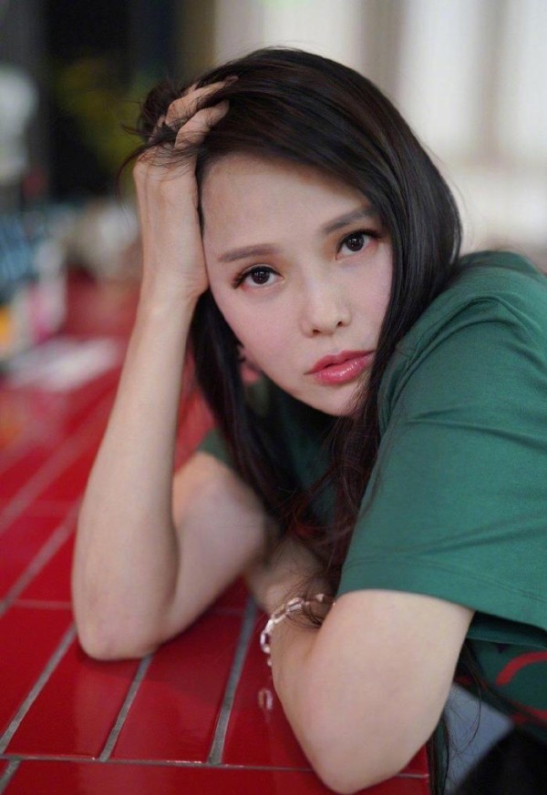 伊能静感慨：四十岁女演员演女一号太难！为爱放弃事业值得吗？