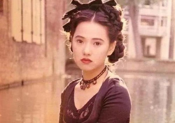伊能静感慨：四十岁女演员演女一号太难！为爱放弃事业值得吗？