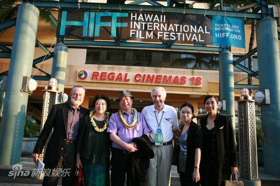 图文:《星海》首映-影片主创影院前合影