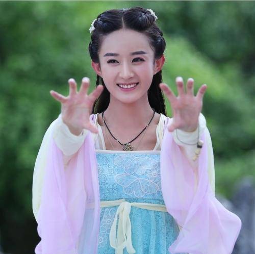 <a style='color:#f10404;' href='https://www.mingxing.cc/ ' target='_blank'>明星</a>收到粉丝礼物<strong></p> <p><a style='color:#f10404;' href='https://www.mingxing.cc/tags-502.html ' target='_blank'>赵丽颖</a></strong>，热巴珍藏，<a style='color:#f10404;' href='https://www.mingxing.cc/tags-502.html ' target='_blank'>赵丽颖</a>感动落泪，她却转身扔掉