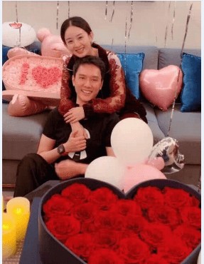 赵丽颖冯绍峰结婚:领证现场曝光 朋友圈晒照秀恩爱狂撒狗粮 第2张