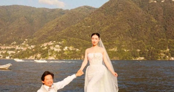 他是世界顶级歌唱家，结婚26年，分开后娶小30岁娇妻