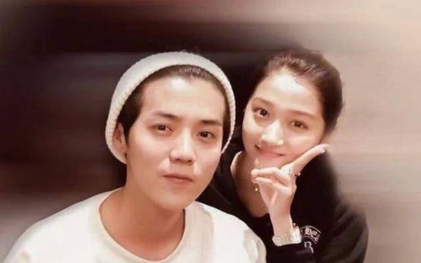 肖战为未来女友画像，首次公开另一半形象，网友：这不那谁吗？
