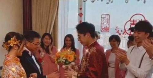 恭喜！27岁港姐嫁入豪门，男方高大帅气，伴娘团一反传统穿西装