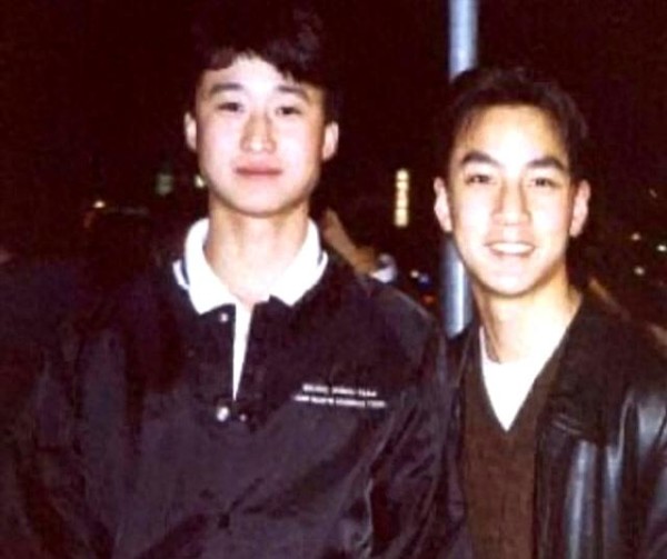 吴彦祖晒与吴京30年前合照：他说我们都会成为电影明星，我不相信