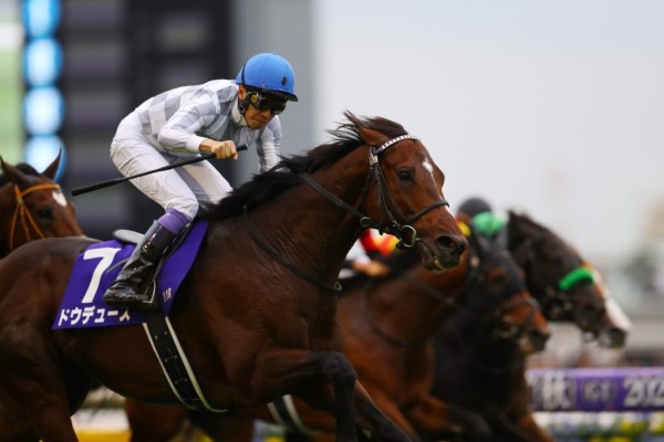 Do Deuce wins G1 Tenno Sho Autumn