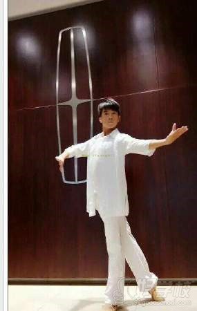 康强 山艺星起点舞蹈老师