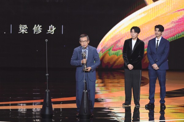 梁修身在两个儿子的引言下获得特别贡献奖。（图／三立电视提供）