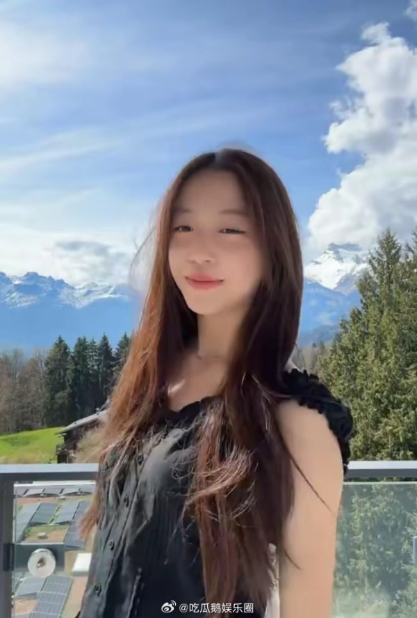 赵薇15岁女儿小四月。1