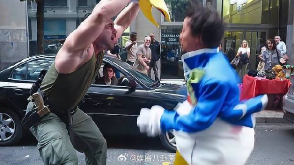 唐仁和秦风分头救人,结果头套被扒,这下危险了
