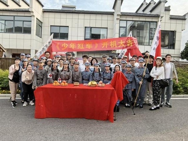 《少年红军》顺利杀青 苏建军导演与演员文江钟小丹再度联手