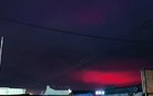 山东济南雨后现“紫色夜空”，气象部门回应