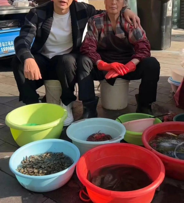 疫情期间，明星收入不如网红！