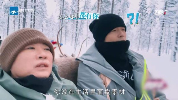即便是在坐雪橇,周杰伦也还是不忘音乐创作呀!