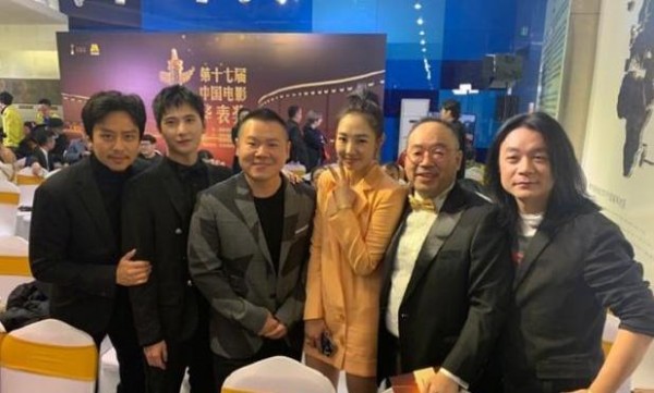 邓超晒华表奖未PS合照：杨幂遭了殃，还有他们感觉像老中青三代