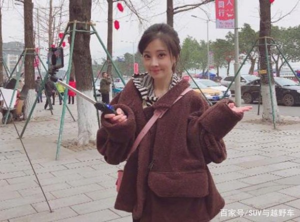 从斗鱼女主播到汽车代言人，直播网红冯提莫上演励志转型故事-有驾