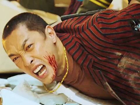 常威让明叔顶替挟持人质救弟致其被捕