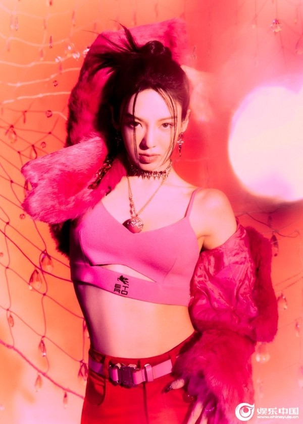 孝渊(HYO)首张迷你专辑《DEEP》图片.jpg