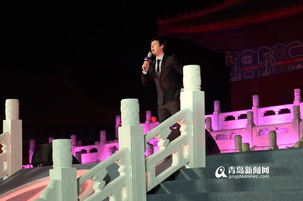 东方影都吉祥物发布 维塔斯李玉刚飙歌