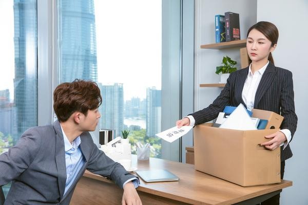 李宁品牌案例分析：运动服饰市场的竞争者及其营销策略图1