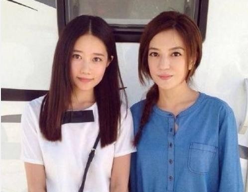 明星遇到比自己还美的粉丝合影，杨幂的粉丝赢了