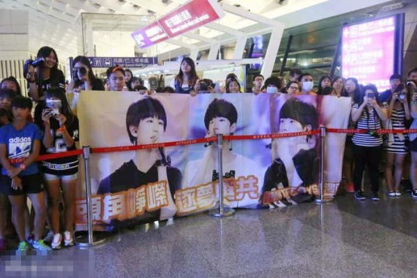 明星粉丝接机哪家最疯狂？霍建华第八，TFboys第二，第一是谁？