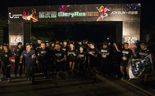 为爱奔跑 荣耀京城——“嘉友跑”跑团公益夜跑传爱“姚基金”