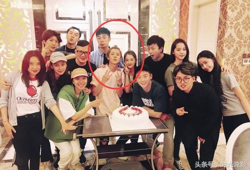 范丞丞深夜晒《跑男》合照，原来关晓彤亲自去为鹿晗庆生了，好甜