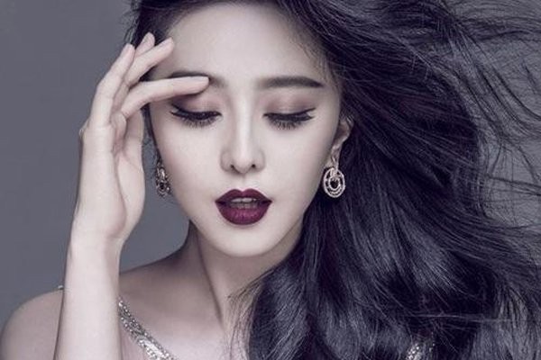 睡烂了的明星 女明星的情史总是成为街头热议