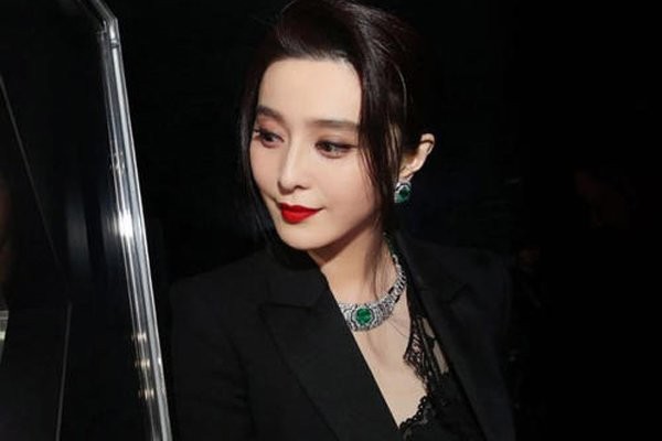 睡烂了的明星 女明星的情史总是成为街头热议