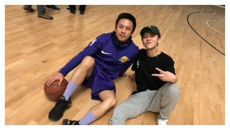 娱乐圈中的“忘年交”，黄磊张艺兴是师徒，最后一对成“父子”