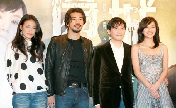 舒淇徐静蕾同框真养眼，不同风格穿搭展现个人气质，谁更胜一筹？