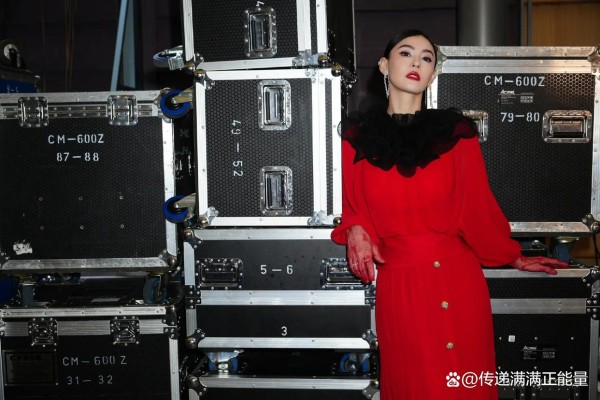 张柏芝44岁美上热搜：她怎么越活越“少女”了？