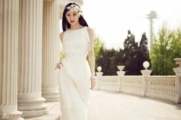 景甜演绎婚纱礼服大片