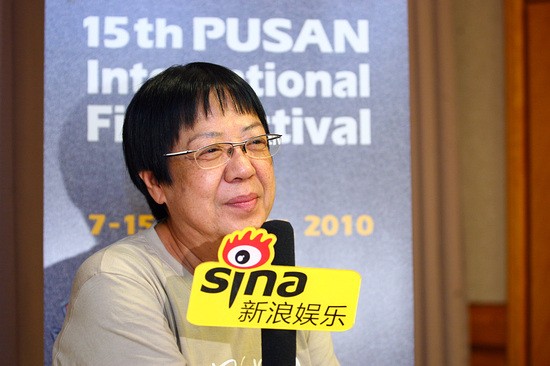 许鞍华笑容满面