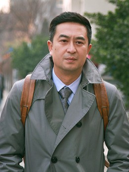 徐天(张嘉译饰演)