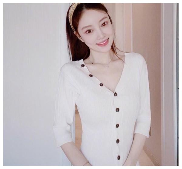 明星为啥都转行做直播卖货？李佳琦薇娅一晚上收入超杨幂拍一部戏