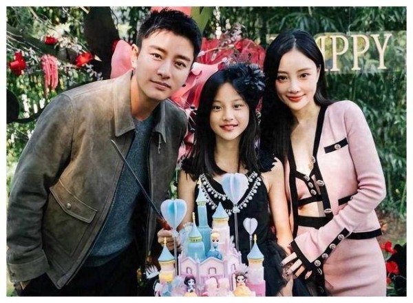贾乃亮为女儿甜馨站台：我和妈妈是你最坚强的支柱，全心支持！