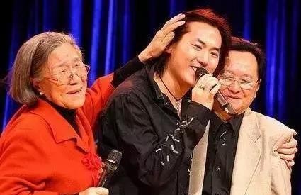 五岁出道, 出国留学成剑桥硕士, 29岁因车祸去世