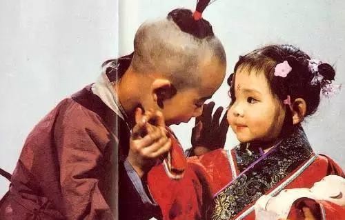 五岁出道, 出国留学成剑桥硕士, 29岁因车祸去世