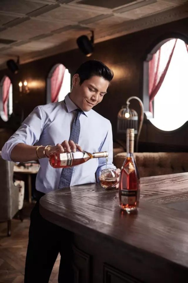 Drink, Waiting staff, Plucked string instruments, 