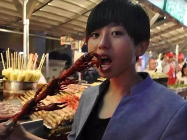 明星出道前照片曝光,鹿晗非主流,蔡徐坤没人认得出来!