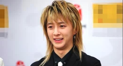 男星非主流造型，鹿晗娘气，邓伦帅气，而韩庚承包了一年的笑点