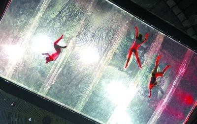 探班光影马戏秀《秘境奇光》 激光舞时尚