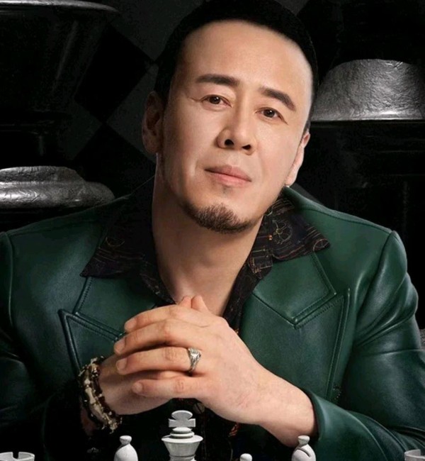 从酒吧驻唱到乐坛天王：杨坤的逆袭人生与音乐执念